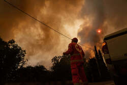 Οι Εθελοντές του Ελληνικού Ερυθρού Σταυρού στην πρώτη γραμμή της μάχης με τις φλόγες στα Βίλια