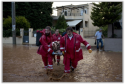 Οι Εθελοντές Σαμαρείτες Διασώστες του Ελληνικού Ερυθρού Σταυρού στο πλευρό των  πληγέντων κατοίκων